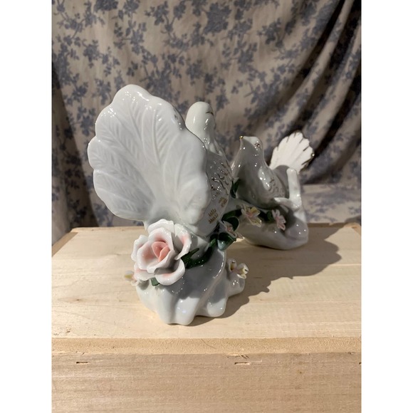 Vintage Porcelain White and Gold Love Doves on Floral Branch - Picture 6 of 8
